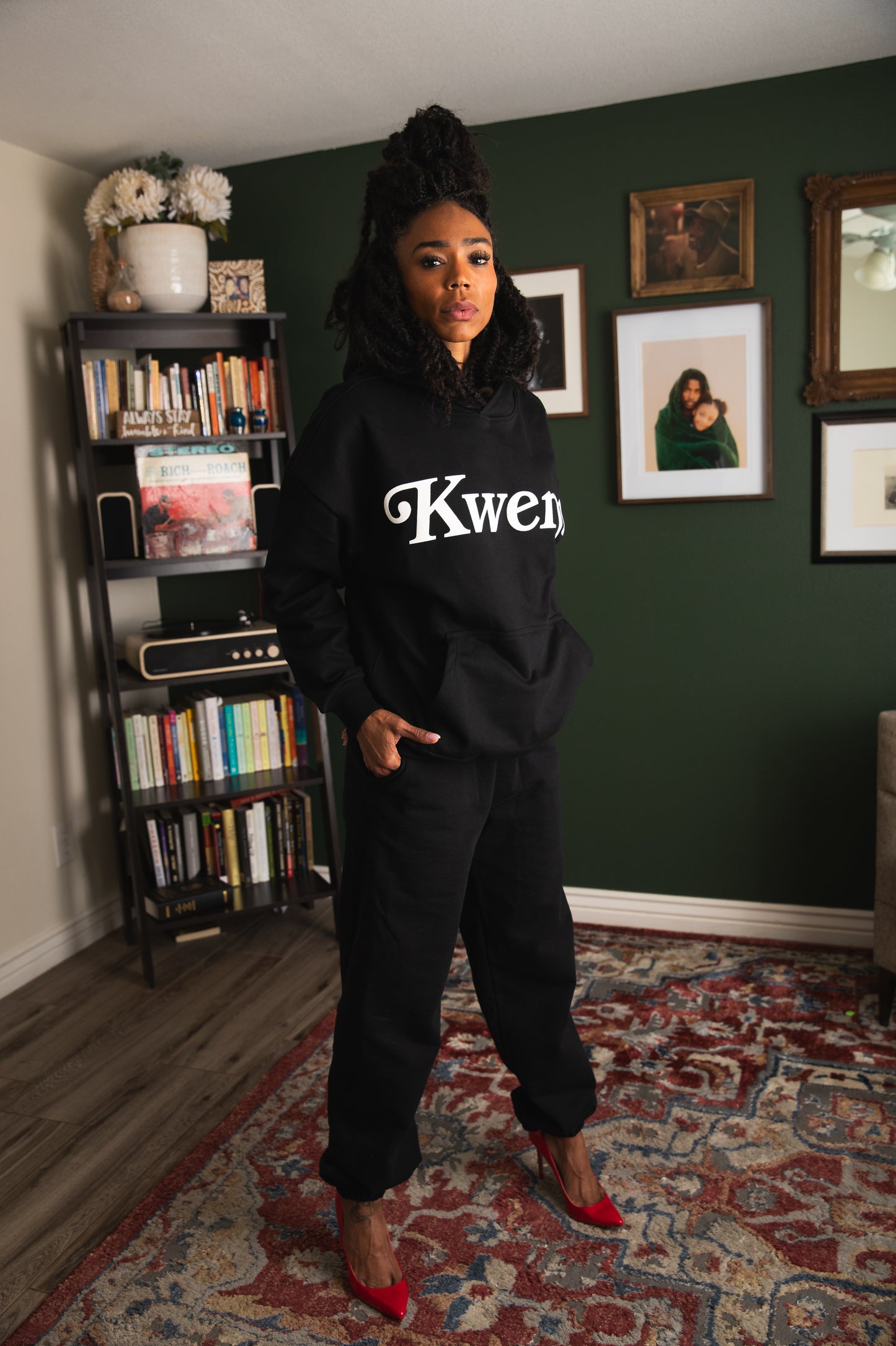 Kwenu Script Hoodie (Black/White)